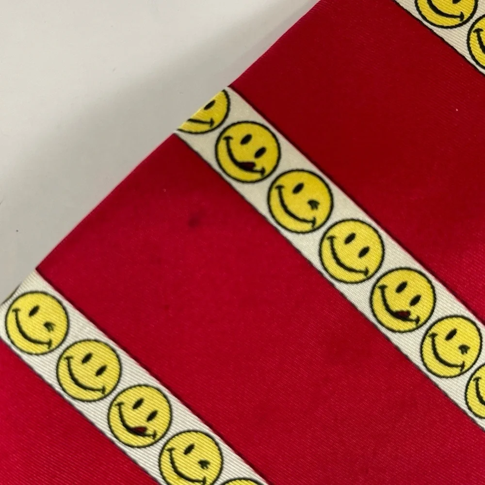 Joe Boxer Mens Tie Necktie Red Smiley Face Happy Line Up Silk USA
